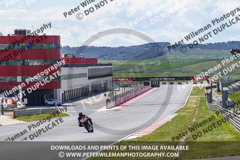 cadwell no limits trackday;cadwell park;cadwell park photographs;cadwell trackday photographs;enduro digital images;event digital images;eventdigitalimages;navarra;no limits trackdays;peter wileman photography;racing digital images;trackday digital images;trackday photos